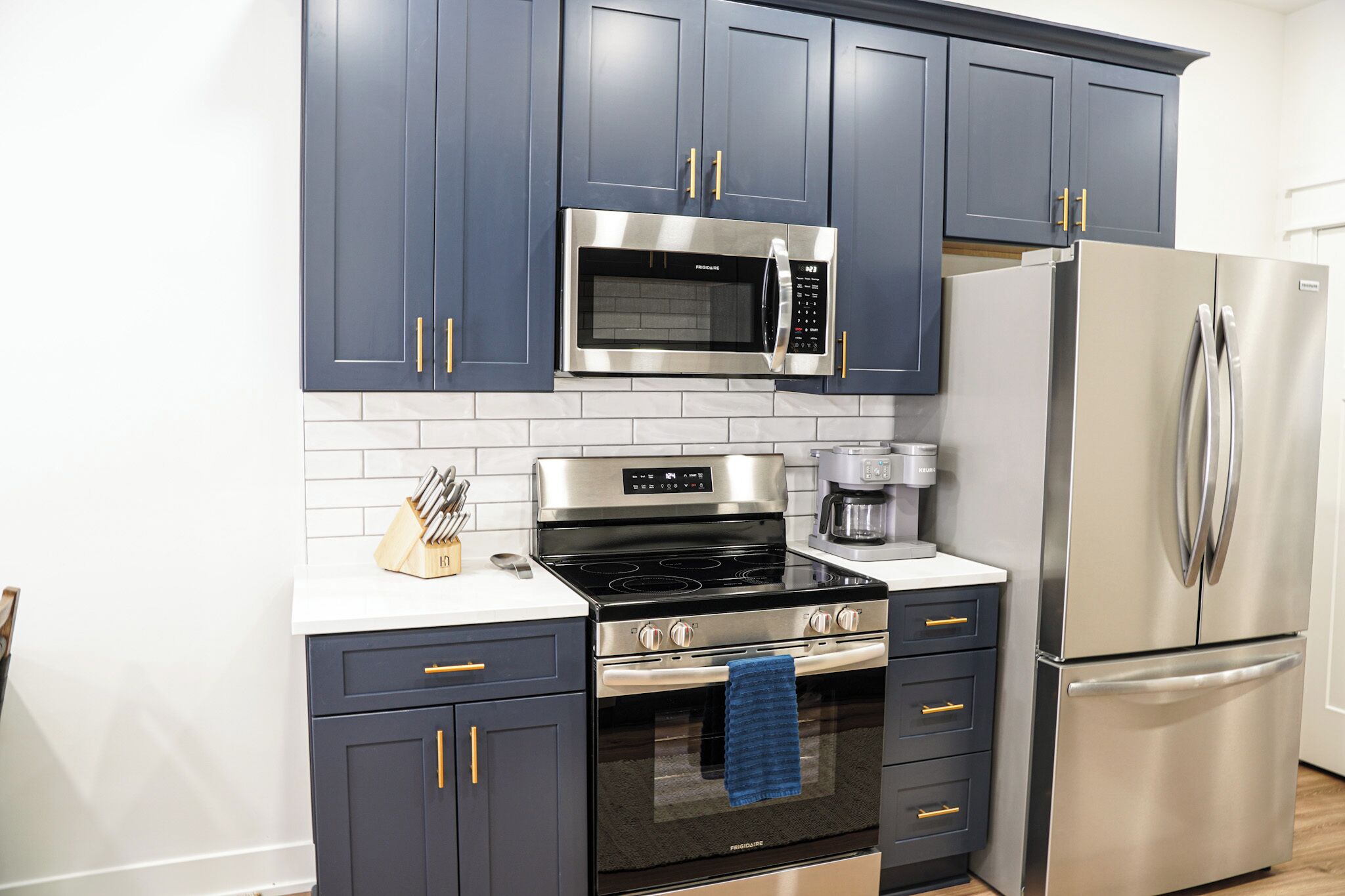 Micro-ondes, four, plaque de cuisson, lave-vaisselle