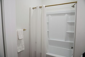 Hårtørrer, håndklæder, Sæbe, Toiletpapir