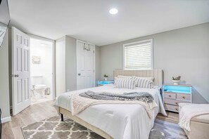3 chambres, fer et planche à repasser, Wi-Fi, draps fournis