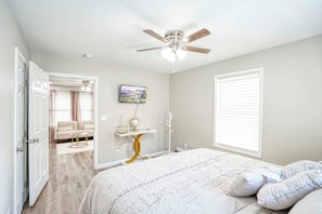 3 bedrooms, iron/ironing board, WiFi, bed sheets - Comfort Near The Airport (East Point)
