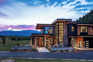 Exterior - Villa Amara: Luxury Home with Great Amenities! New Listing! (Breckenridge)