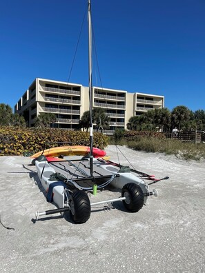 Property grounds - 2 Br/2Ba Gulf Front Condo w/ private beach access, on Long Boat Key, Florida (Longboat Key)