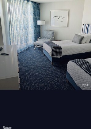 2 bedrooms, iron/ironing board, free WiFi, bed sheets - 2 Br/2Ba Gulf Front Condo w/ private beach access, on Long Boat Key, Florida (Longboat Key)