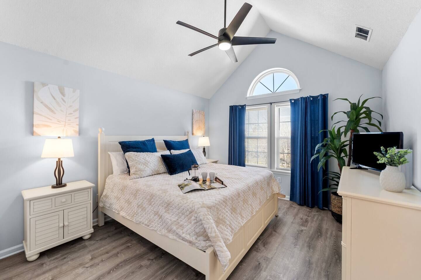 4 多间卧室、办公桌、旅行婴儿床、免费 WiFi