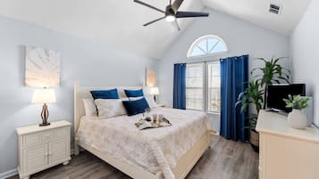 4 Schlafzimmer, Schreibtisch, Reisekinderbett, kostenloses WLAN