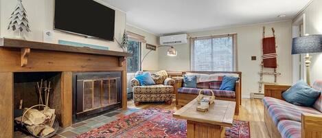 Télévision, cheminée