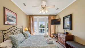 Room - Pavilion Watch 1A - Walk Everywhere! 1 block to town & right across from beach (Folly Beach)