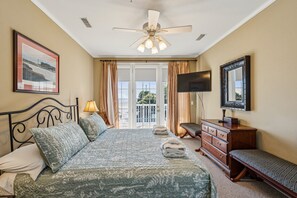 3 bedrooms, iron/ironing board, WiFi, bed sheets - Pavilion Watch 1A - Walk Everywhere! 1 block to town & right across from beach (Folly Beach)
