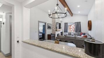 Smart TV, fireplace