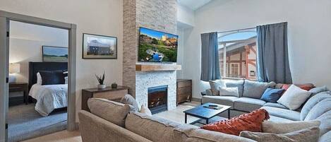 Smart TV, fireplace