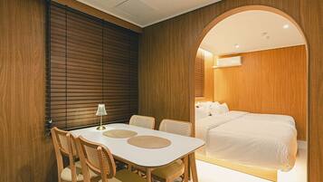 Premium Room, Non Smoking | Dining