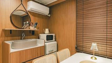 Premium Room, Non Smoking | Dining