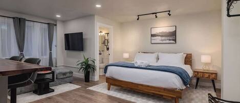 Bureau, fer et planche à repasser, Wi-Fi, draps fournis