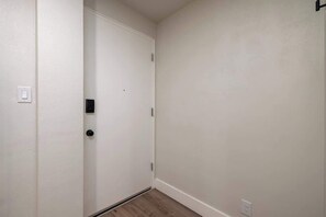 Interior - Downtown Nordic Studio - King Bed - Walkable (Anchorage)