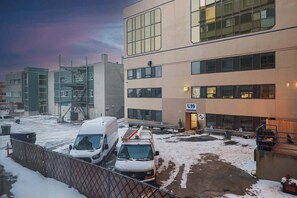Exterior - Downtown Nordic Studio - King Bed - Walkable (Anchorage)