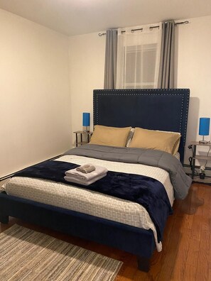 Iron/ironing board, WiFi, bed sheets - Beautiful Apartment near LGA Airport & Citi Field (CORONA)