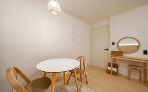 Free WiFi, bed sheets - JEONG SEONG HOTEL (Busan)