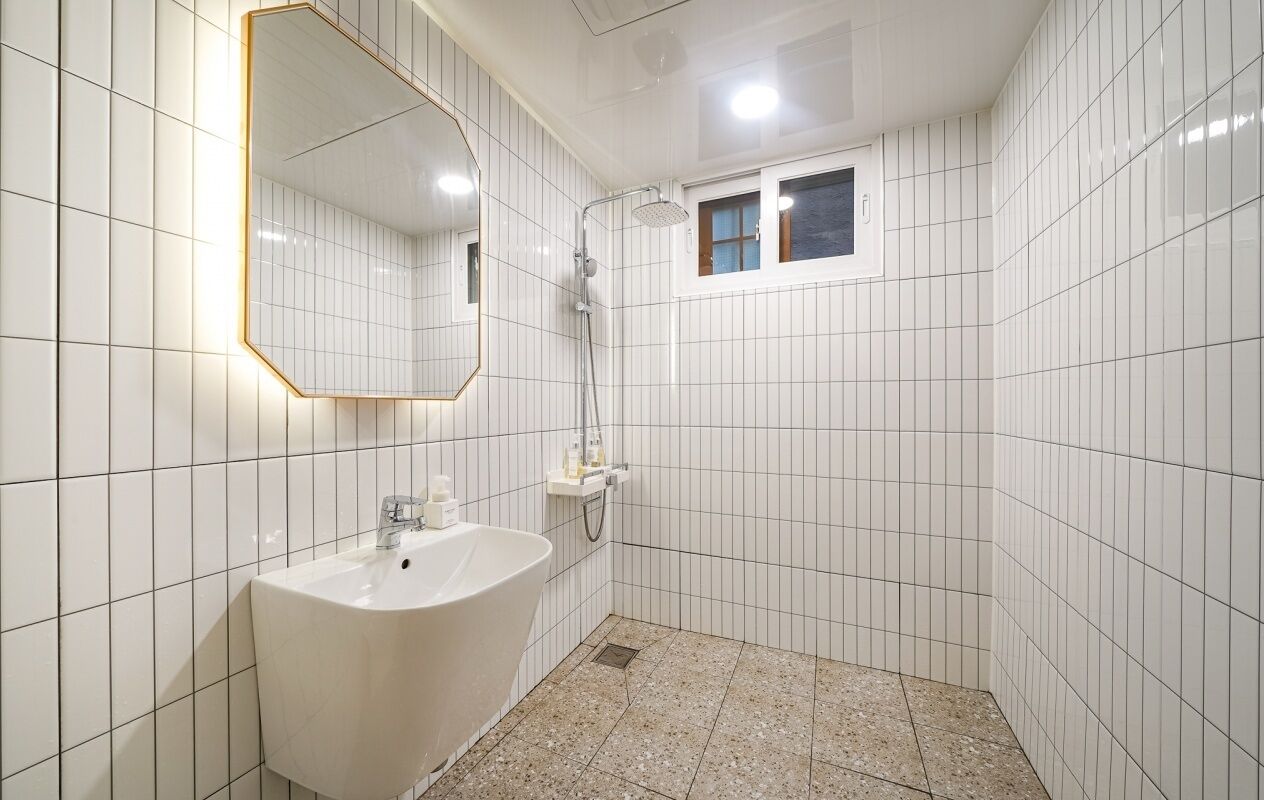 Gratis toiletartikler, hårtørrer, hjemmesko, håndklæder