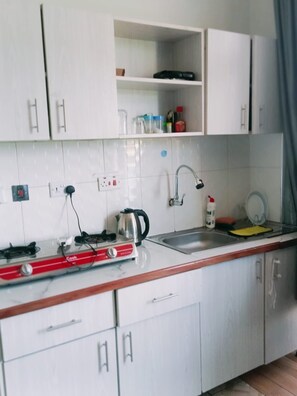 Private kitchen - Mardley Suites offers a one-bedroom with a terrace, free WiFi and a private pool (Nairobi)