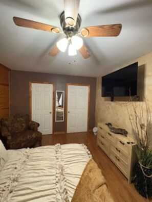3 bedrooms, iron/ironing board, WiFi, bed sheets - The Ranch Luxury Experiences (Gadsden)