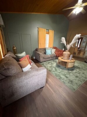 Smart TV - The Ranch Luxury Experiences (Gadsden)