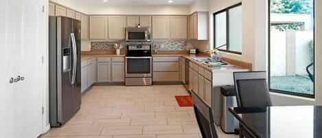 Fridge, microwave, stovetop, dishwasher