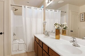Bathroom - 3 Bd rm/Sofa Sleeper:Arizona Oasis Cozy, Clean (Casa Grande)