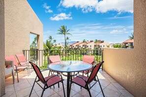 Outdoor dining - Spacious 2Bed 2Bath Maui Condo w/ Huge Lanai & Pool Views – Steps to Beach! (Kihei)