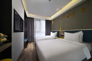 Quarto duplo superior | Escrivaninha, espaço de trabalho para notebook, Wi-Fi de cortesia