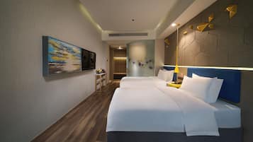 Habitación superior con 2 camas individuales | Escritorio, espacio para trabajar con un portátil, wifi gratis