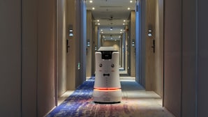 Interior - Jinglai Hotel · Curated Shanghai Xujiahui Jiaotong University Branch (Shanghai)