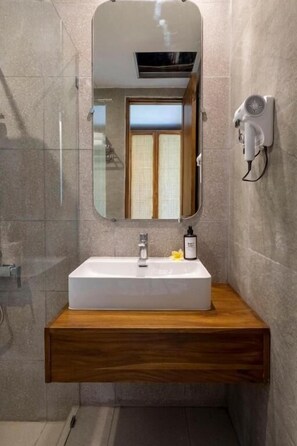 Double Room, Pool View | Bathroom - Braya Living (Denpasar)