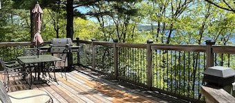 Charming Lakefront Cottage