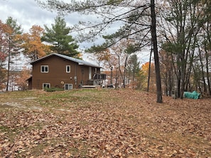 Exterior - Charming Lakefront Cottage (Calabogie)