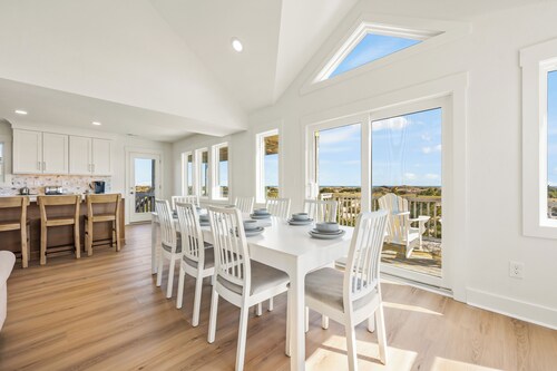NEWLY RENOVATED! Oceanfront, Beach Access, Dog Friendly, Spacious Decks