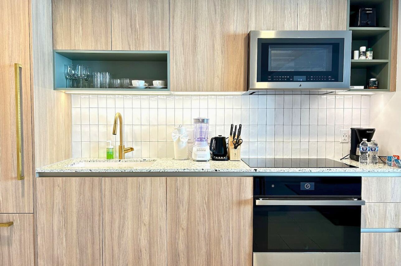 Micro-ondes, four, plaque de cuisson, lave-vaisselle