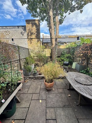 Terrace/patio - Welcoming 1-bedroom apartment in London perfect for your stay (London)