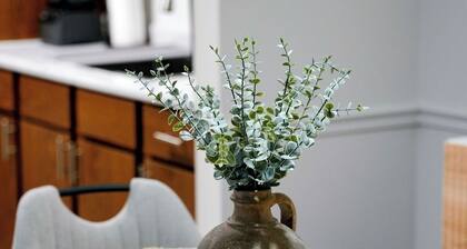 1BR Near O'Hare • Balcony • Workspace