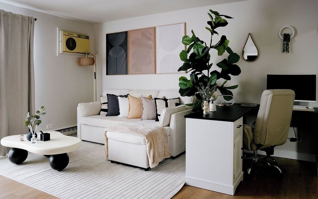 Een smart-tv en een computerscherm