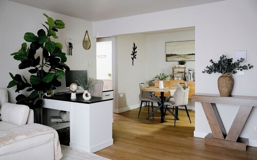 Modern 1BR w/ Workspace near O'Hare