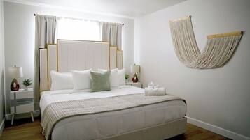 1 bedroom, desk, WiFi (free), bed sheets