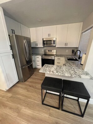 Private kitchen - Cozy 1-bedroom condo with 1 car garage in beautiful Scottsdale (Scottsdale)