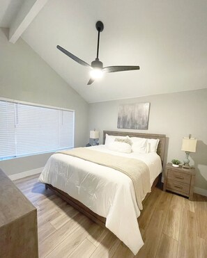 Iron/ironing board, WiFi, bed sheets - Cozy 1-bedroom condo with 1 car garage in beautiful Scottsdale (Scottsdale)