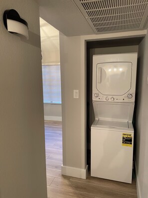 Interior - Cozy 1-bedroom condo with 1 car garage in beautiful Scottsdale (Scottsdale)