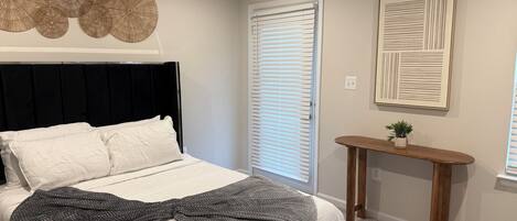 Iron/ironing board, internet, bed sheets