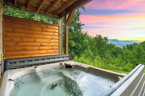 Outdoor spa tub - Private Heated Pool -VIEWS - Lux Cabin -Game/Movie Room -Hot Tub -Pet friendly (Sevierville)