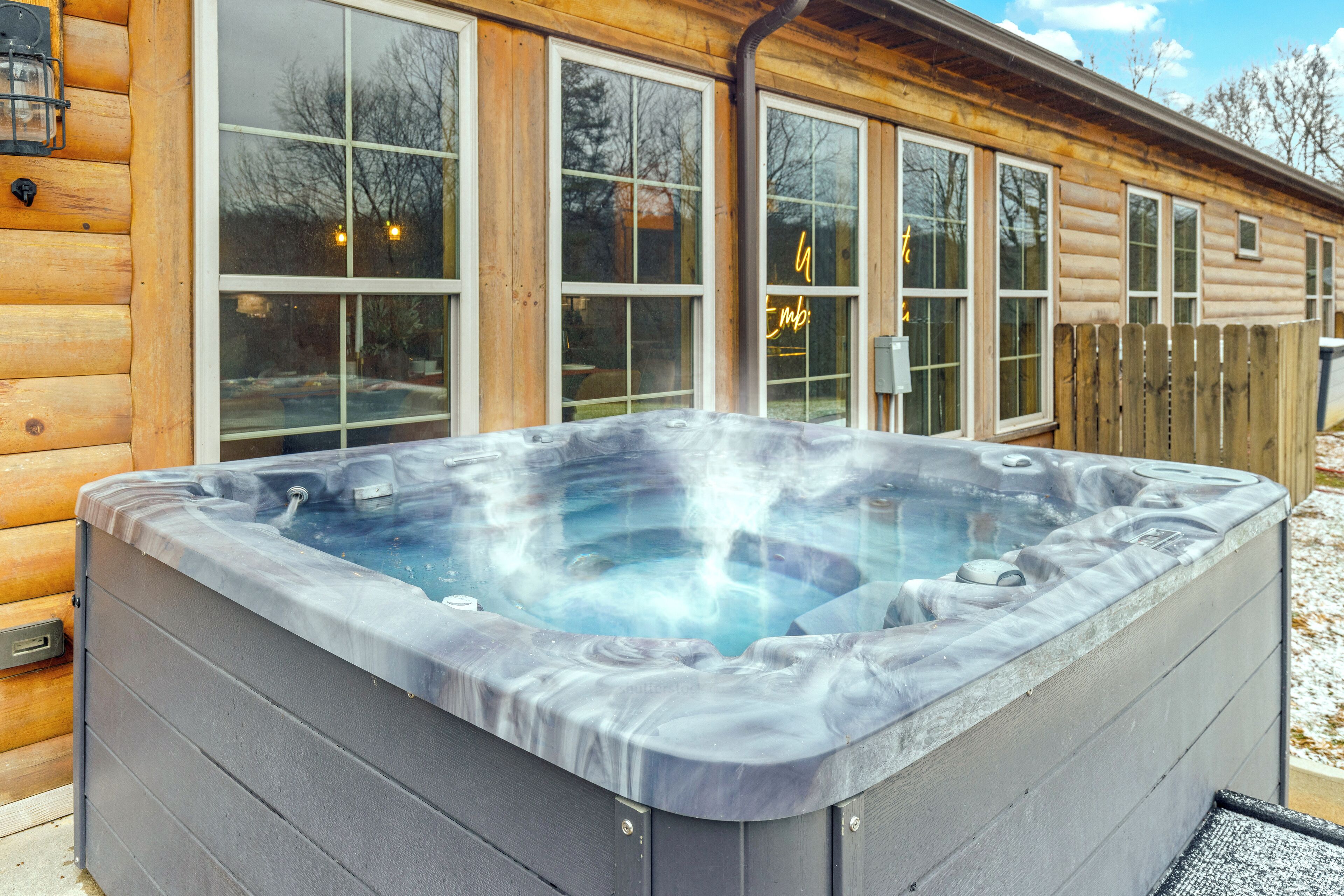 Outdoor spa tub