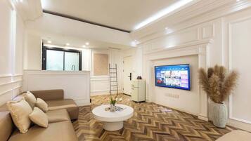 Senior Twin kamer, uitzicht op stad | Een bureau, een laptopwerkplek, geluiddichte muren