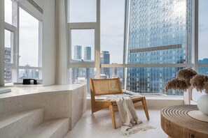 Superior-Doppelzimmer, Stadtblick | Schreibtisch, laptopgeeigneter Arbeitsplatz, schallisolierte Zimmer