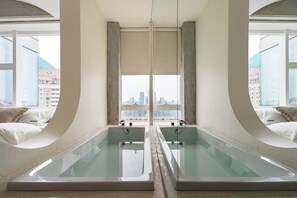 Standard Double Room, City View | Bathroom | Rainfall showerhead, free toiletries, hair dryer, bathrobes - GUYU HOTEL (Chongqing)